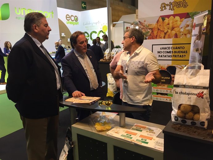 Fotos Y Pie De Foto: Cerca De 40 Empresas De La Región Presentan Sus Mejores Pro