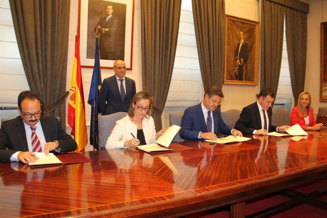 Firma del convenio para el enlace de la AP-9 con la Cidade da Cultura