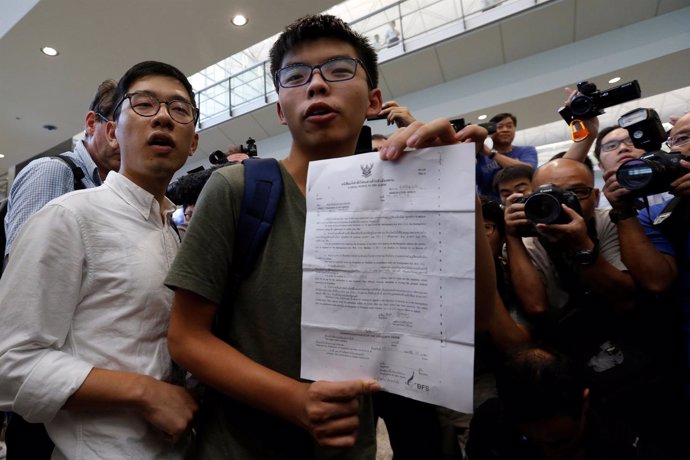 El activista Joshua Wong llega a Hong Kong tras ser deportado de Tailandia