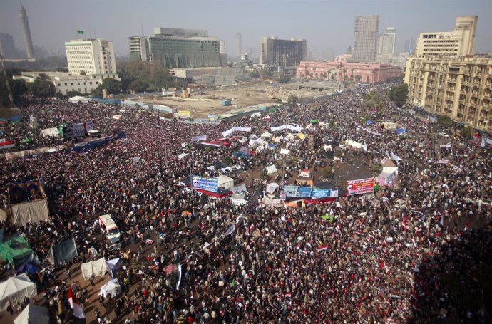 Plaza Tahrir En El Primer Aniversario De La Revolución Que Derrocó A Mubarak