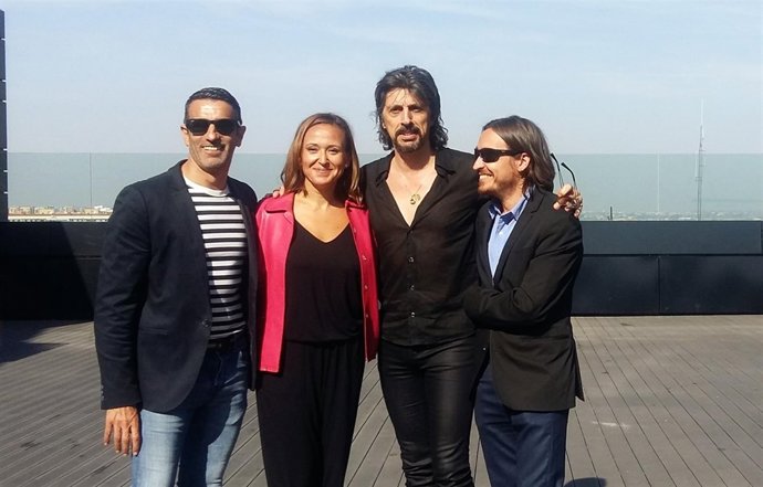 Mayte Pérez con Berna y Víctor Jiménez de LaMov