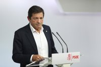 Javier Fernández avisa al PP de que el PSOE "en ningún caso le va a dar estabilidad"