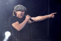 ¿Volverá el excantante de AC/DC Brian Johnson a los escenarios en seis meses?