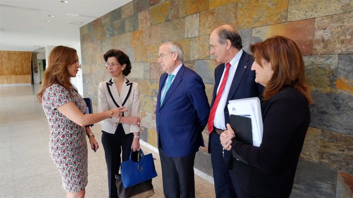 Clemente (izq) y Encabo Terry (centro) antes de inaugurar la Jornada