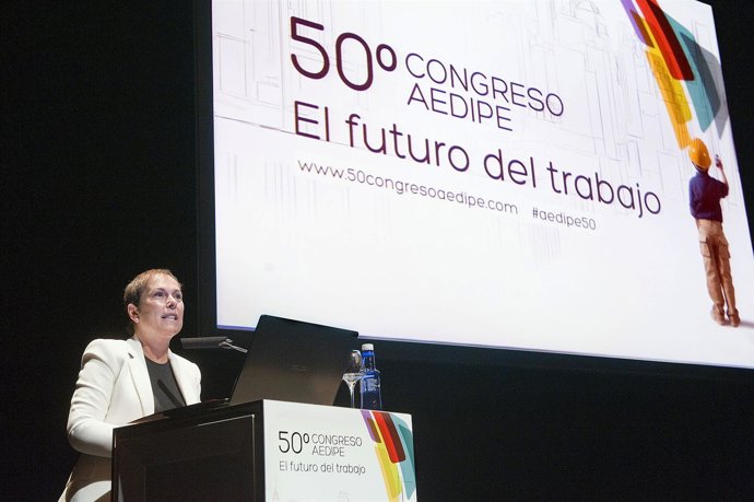 Uxue Barkos inaugura el congreso AEDIPE.