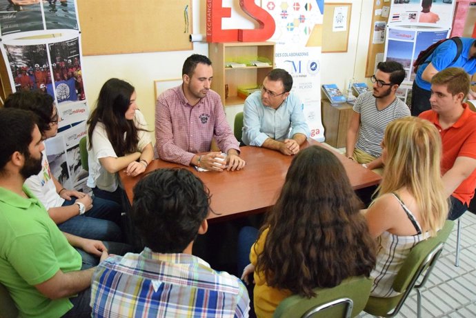 El secretario general del PSOE en el Congreso se reúne con los jóvenes heredia