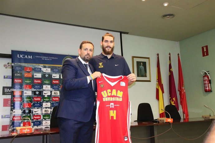 Julen Olaizola, presentado en el UCAM Murcia