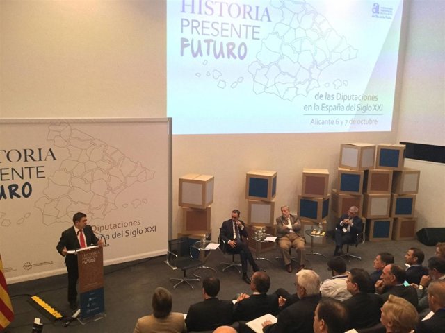 Momento de la intervención de Reyes en el foro