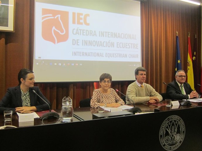 Isabel Hernández, Francisca Tomás, Cayetano Martínez de Irujo y Antonio Rouco