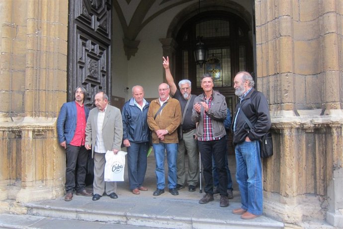 8 De 'Los 9 De Jovellanos' A La Entrada Del Tribunal