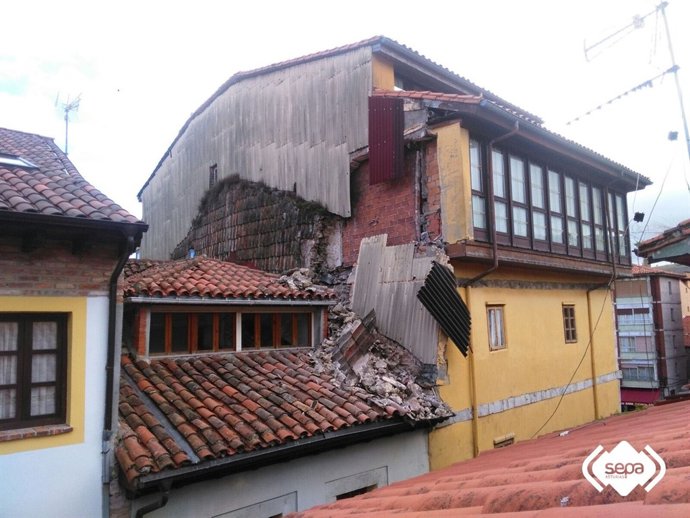 Fachada derruída en Llanes