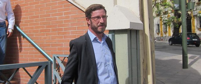 Miguel Contreras saliendo del juzgado tras prestar declaración