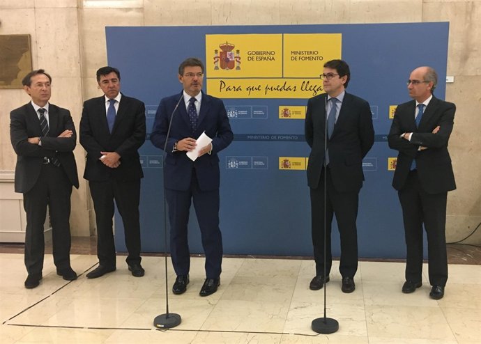 MINISTRO DE FOMENTO EN FUNCIONES RAFAEL CATALÁ Y EL ALCADE DE SALAMANCA