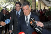 Anticorrupción pide investigar por otra ayuda de los ERE a los exconsejeros Viera y Fernández