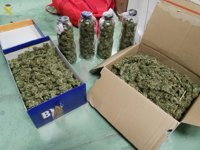 Tres detenidos y tres kilos de marihuana intervenidos tras una persecución en Jimena