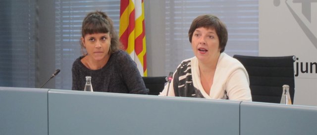 La teniente de alcalde Laia Ortiz y la concejal de la CUP Maria Rovira
