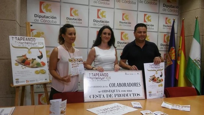 Gómez (centro), Guijarro y García presentan la ruta 'Tapeando Px Montemayor'