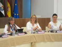 Parlamentos de Extremadura, Andalucía y Canarias destacan avances en igualdad en las cámaras