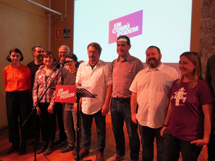 El líder de EnComúPodem (ECP), Xavier Domènech, con su grupo del Congreso