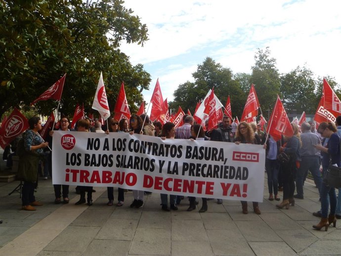 Concentración Jornada Mundial Por El Trabajo Decente Cantabria