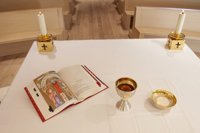 Un miembro de la RAE revisa los textos del nuevo Misal que utilizará la Iglesia española a partir de 2017