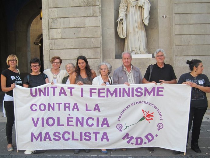 Miembros de la asociación Movimiento Democrático de Mujeres (MDM)