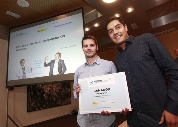 Propietarios empresa CuiCui galardonados con el premio Emprendedor XXI