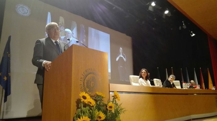 Nota Y Foto Consejero Economía En La UAL Inicio Curso Académico