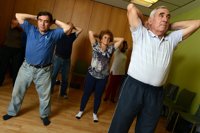 Experto aconseja a los mayores realizar actividades adecuadas a sus articulaciones, motivadoras y socializantes