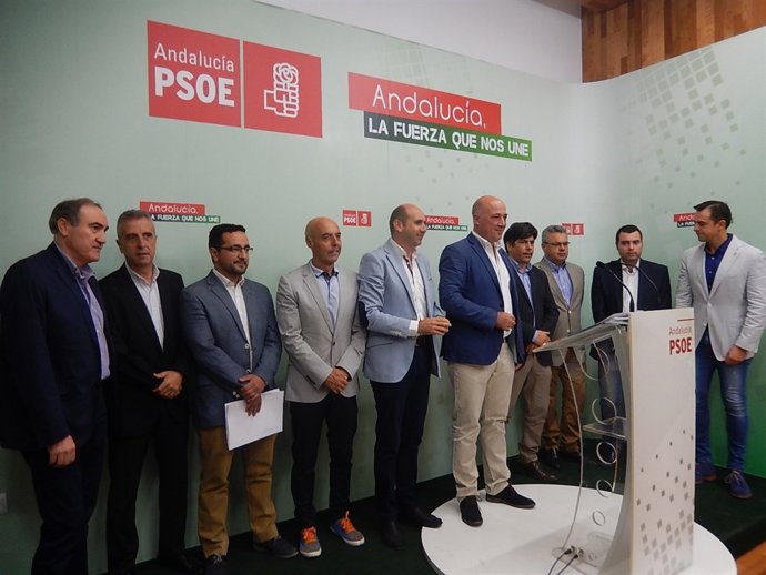 Conejo y Ruiz (centro), durante la rueda de prensa