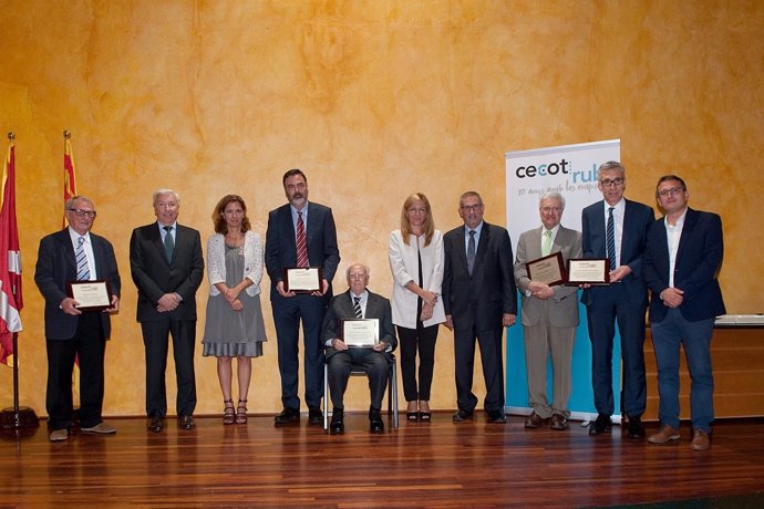 Momento de la entrega de distinciones en el décimo aniversario de Cecot-Rubí