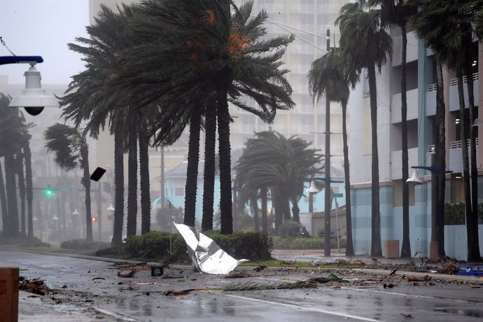 Efectos del paso del huracán 'Matthew' en Daytona Beach, Florida