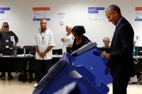 Obama vota de forma anticipada en Chicago para las elecciones presidenciales