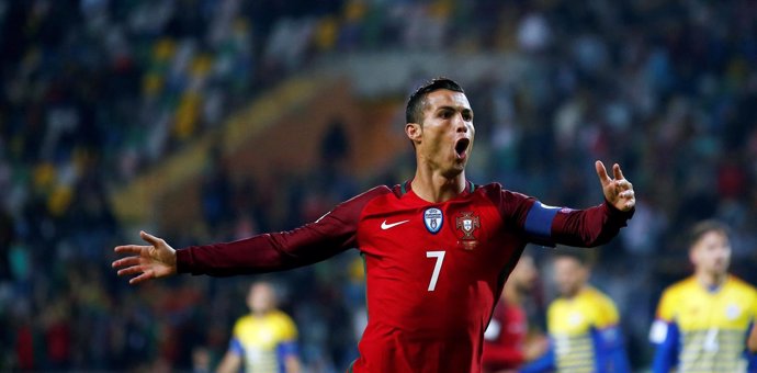 Cristiano Ronaldo celebra el póquer conseguido con la selección de Portugal