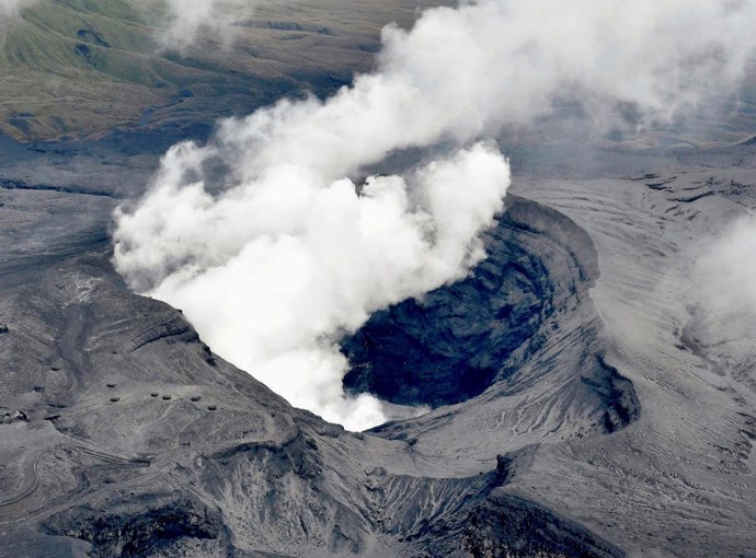 Monte Aso en erupción en Japón