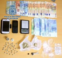 Detenidos dos acusados de vender heroína en una casa del barrio del Rastro