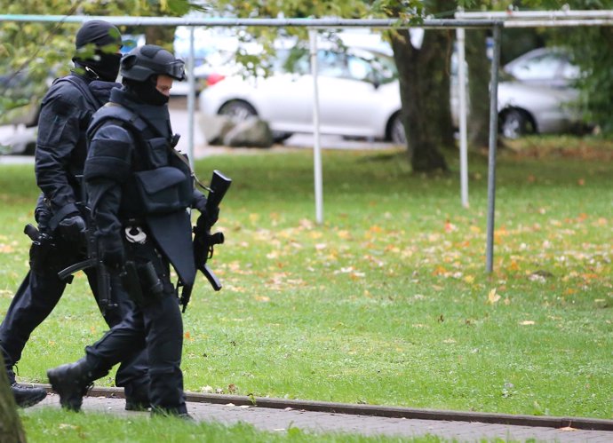 Policías alemanas en Chemnitz, Alemania
