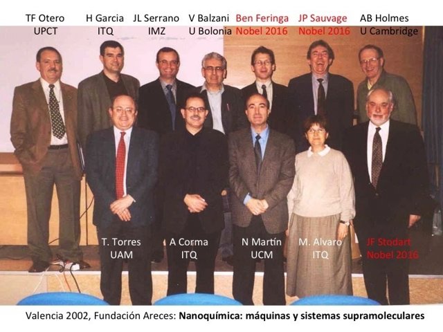 El catedrático de la UPCT, primero por la izquierda, con los ahora premiados