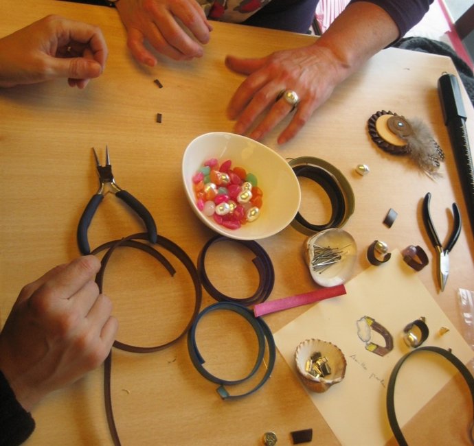 Np Y Foto Joyería Y Cosmética Prehistóricas En El Parque