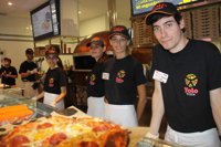 Yolo Pizza inicia la campaña 'Pizza solidaria' a beneficio de Cruz Roja