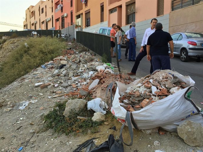 Visita del PSOE al barrio de San Cristóbal de Almería