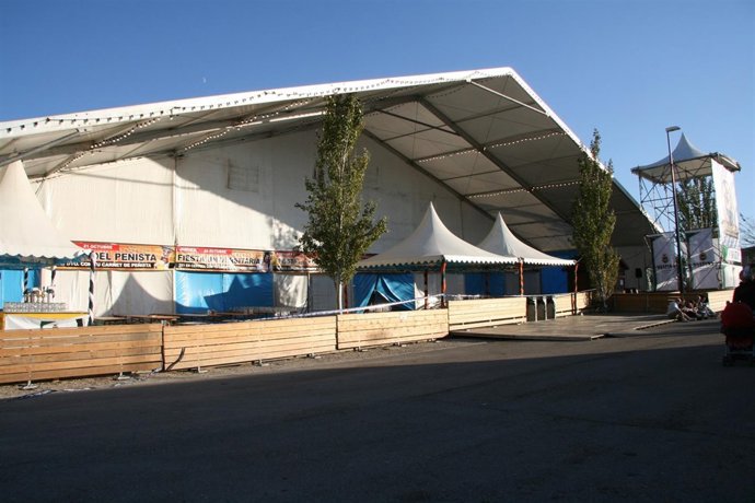 Carpa de la Fiesta de la Cerveza cerrada tras la caída de la viga.
