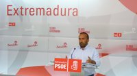 El portavoz del PSOE extremeño, "seguro" de que nadie "romperá la disciplina de voto"