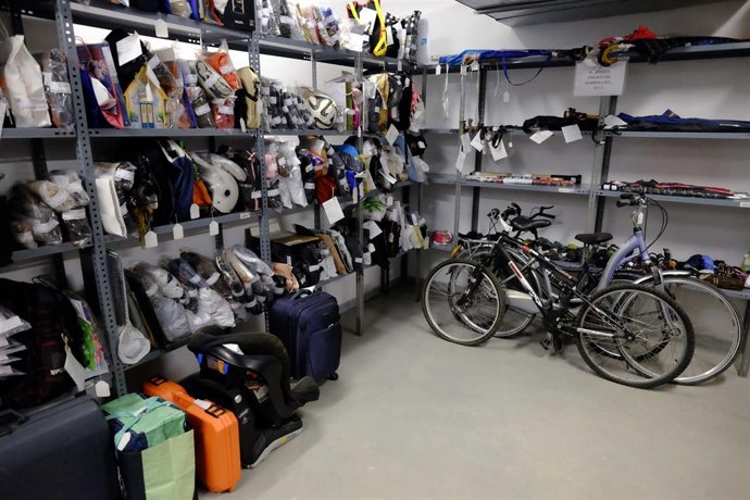 Objetos perdidos bicicletas pertenencias olvidos oficina