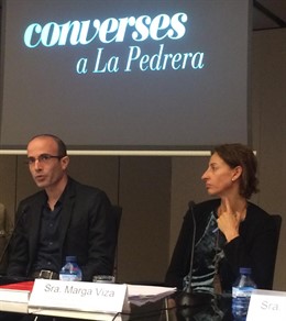 Yuval Noah Harari y M.Viza