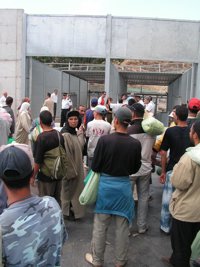 El Gobierno rechaza convertir el "asalto masivo" a la frontera de Ceuta en "derecho"