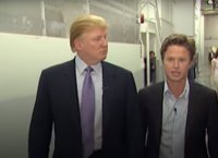 La NBC suspende al presentador que aparece con Trump en el polémico vídeo de 2005