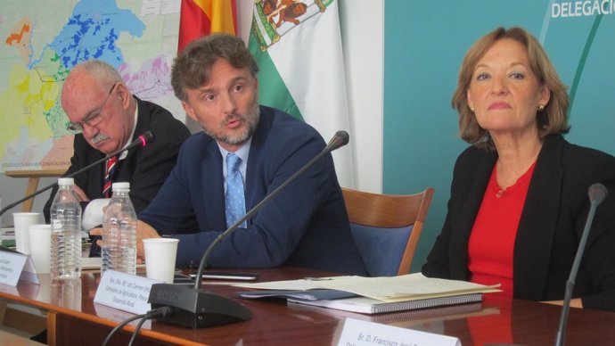 El consejero de Medio Ambiente, José Fiscal, y la de Agricultura, Carmen Ortiz.