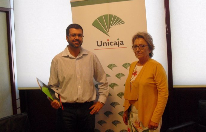 Firma del convenio entre la Fundación Unicaja y Másquecuentos.