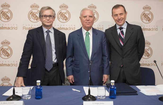 Alberto Fernández Torres,  Enrique Sánchez y Emilio Butragueño